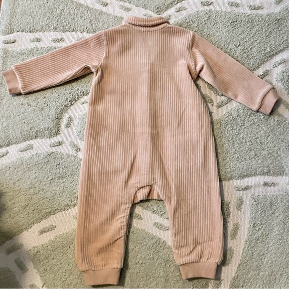 ✨SOLD✨ H&M Baby Exclusive Ribbed Velour Corduroy Jumpsuit in Beige - 9 Months - Picture 4 of 5